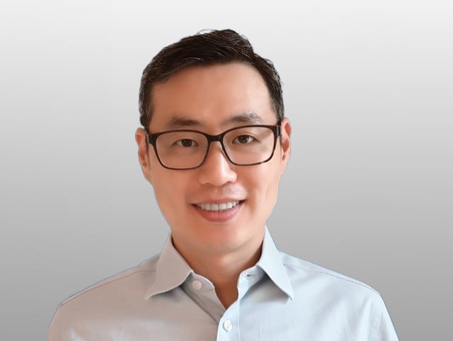 폴 리의 보도 자료 헤드 샷