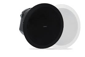 천장 장착형 라우드스피커 천장에 장착된 두 개의 QSC 라우드스피커 정면 오른쪽 각도 보기