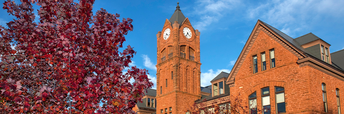 센트럴 오클라호마 대학교의 시계탑